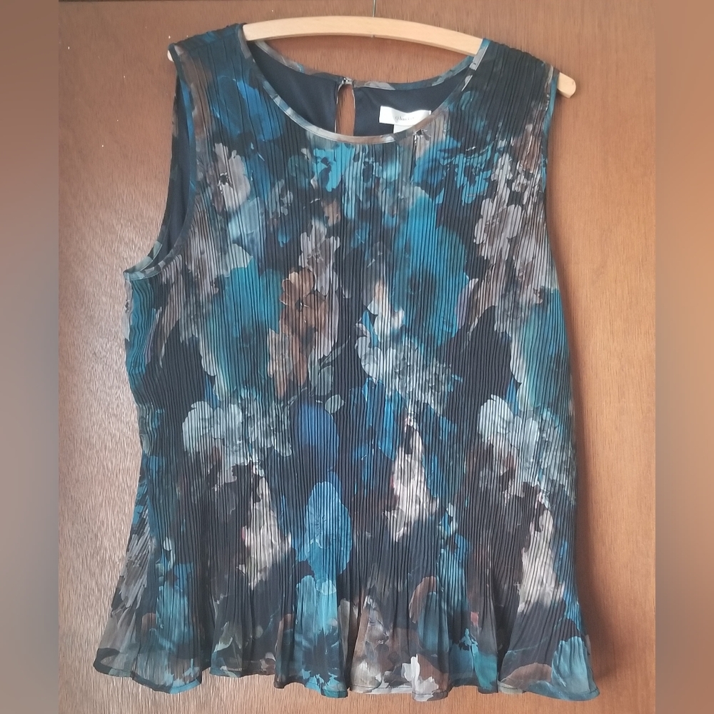 Beautiful flowy tank top